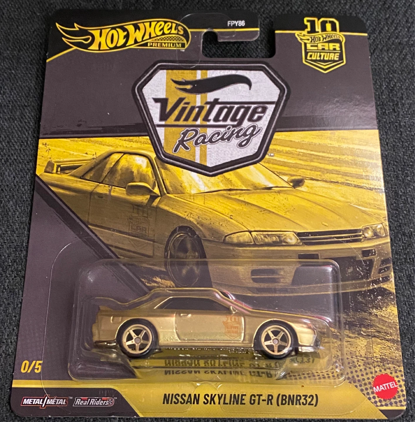 (05) GOLD CHASE Nissan Skyline GT-R (BNR32) Diecast Car