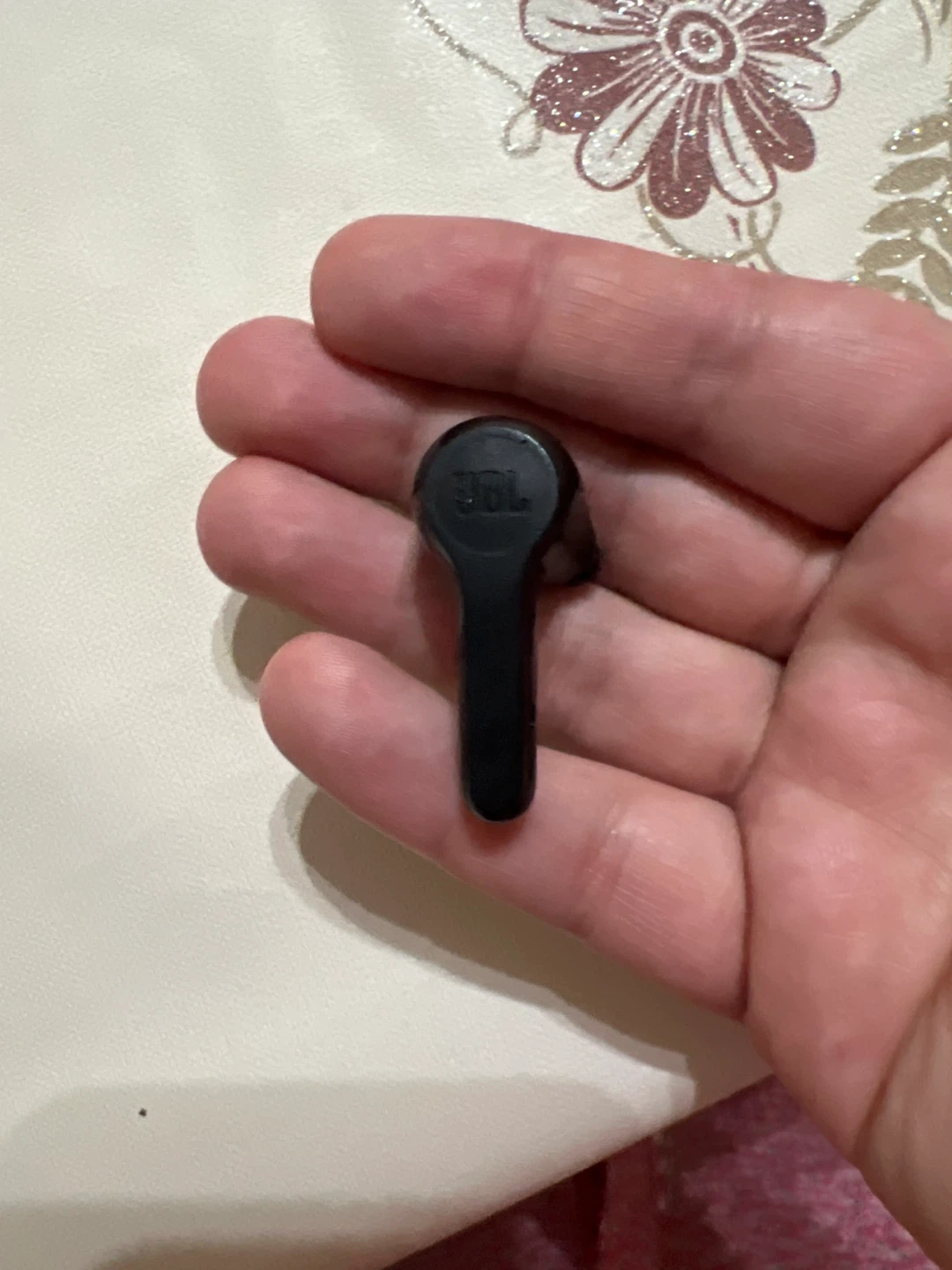 JBL Wireless Earbud (Black)right bud
