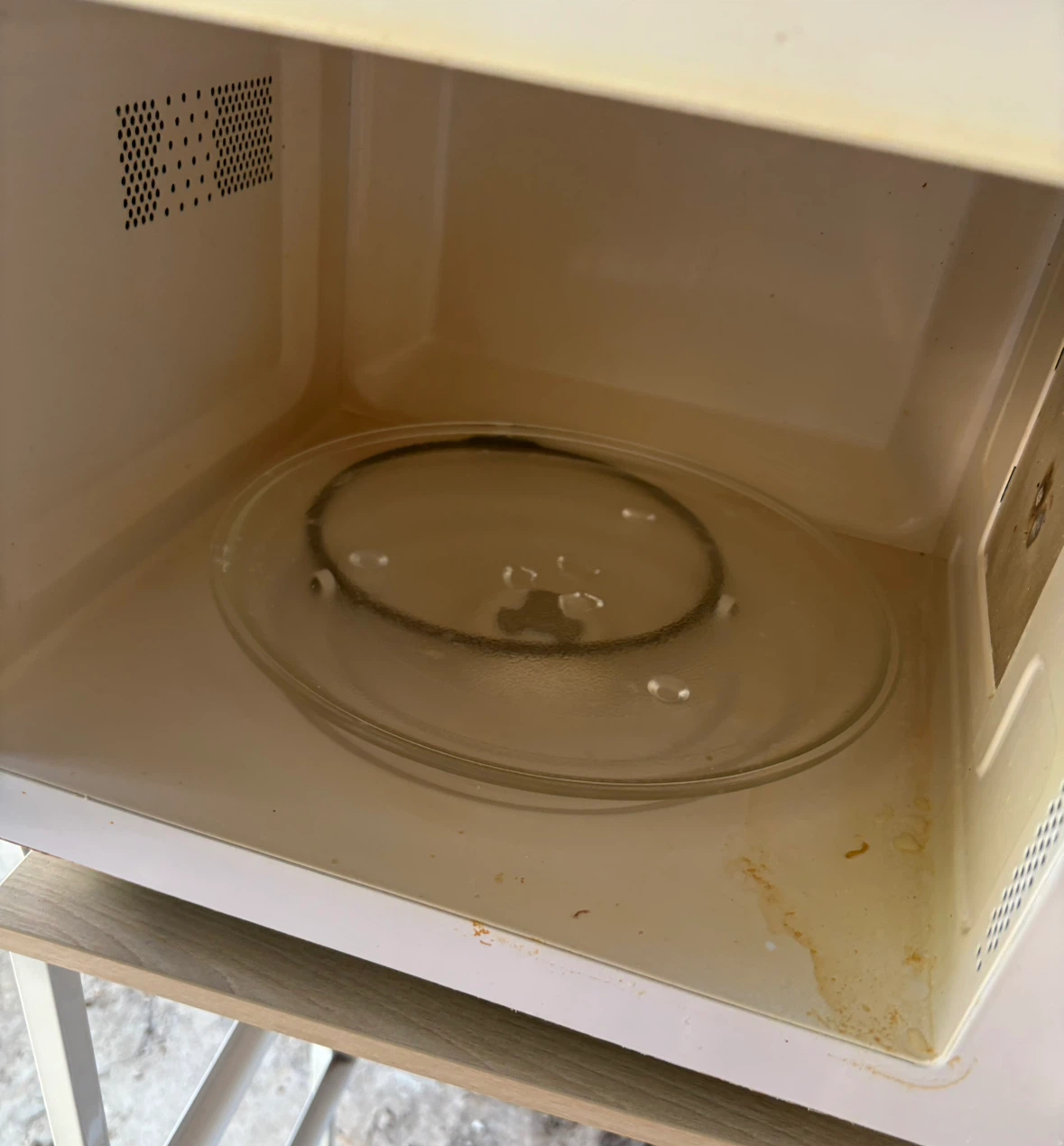 Microwave - photo 2