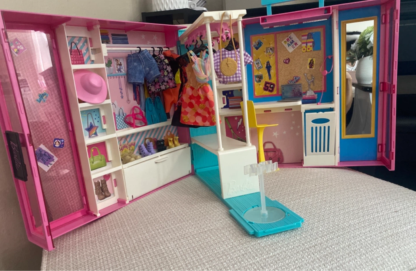 Barbie Convertible Play Set - photo 3