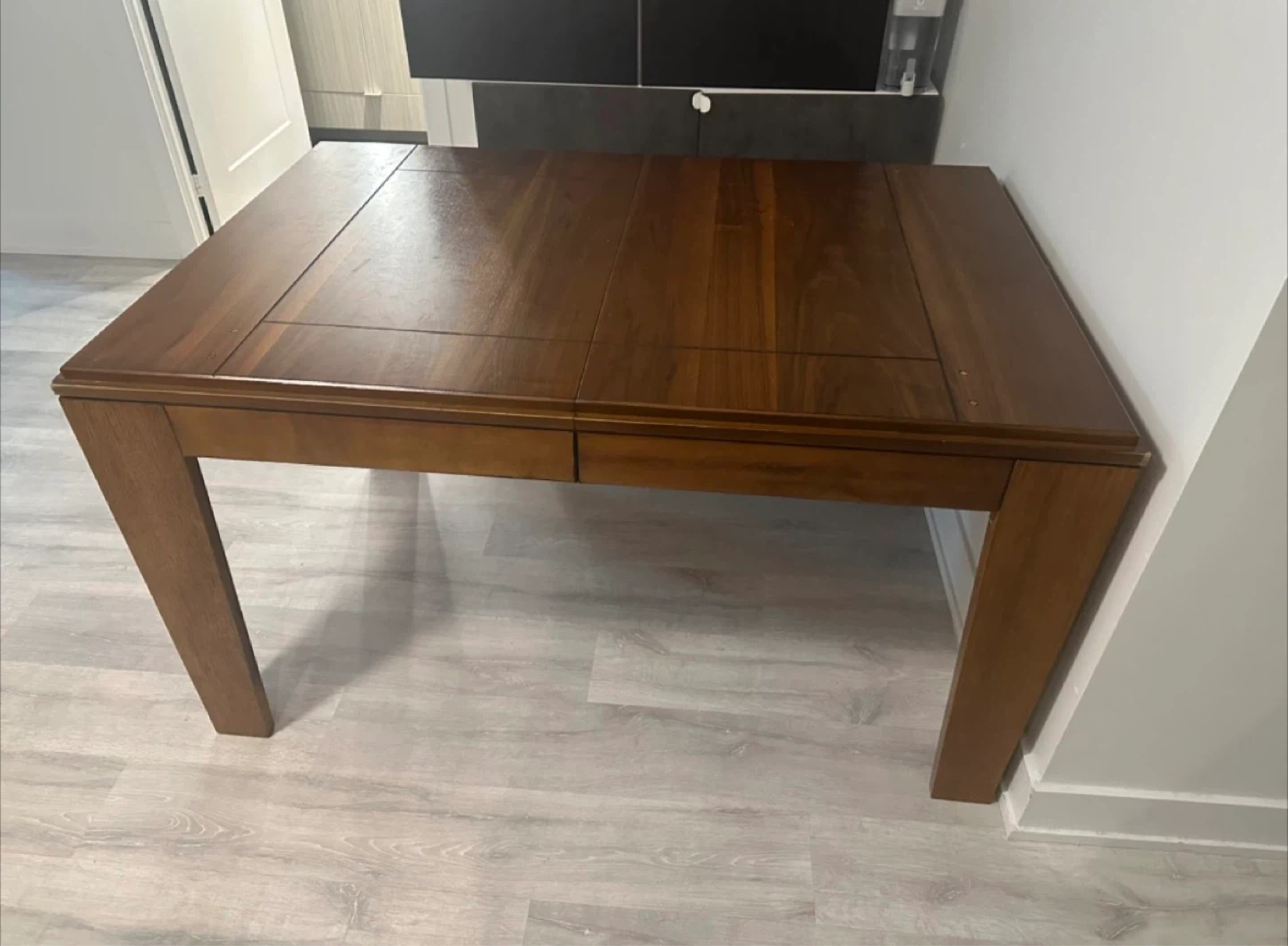 Wooden Extendable Dining Table