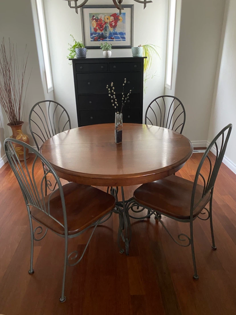 Round Wood/ wrought iron Dining Table with 4 Chairs