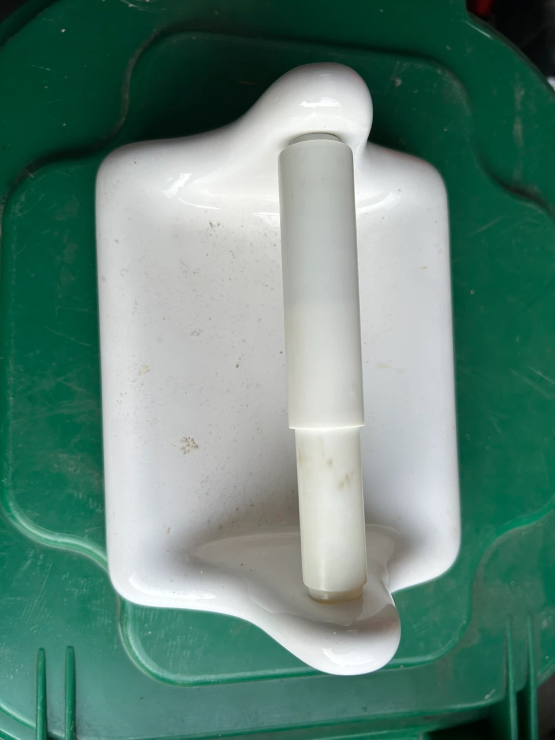 White Ceramic Toilet Paper Holder
