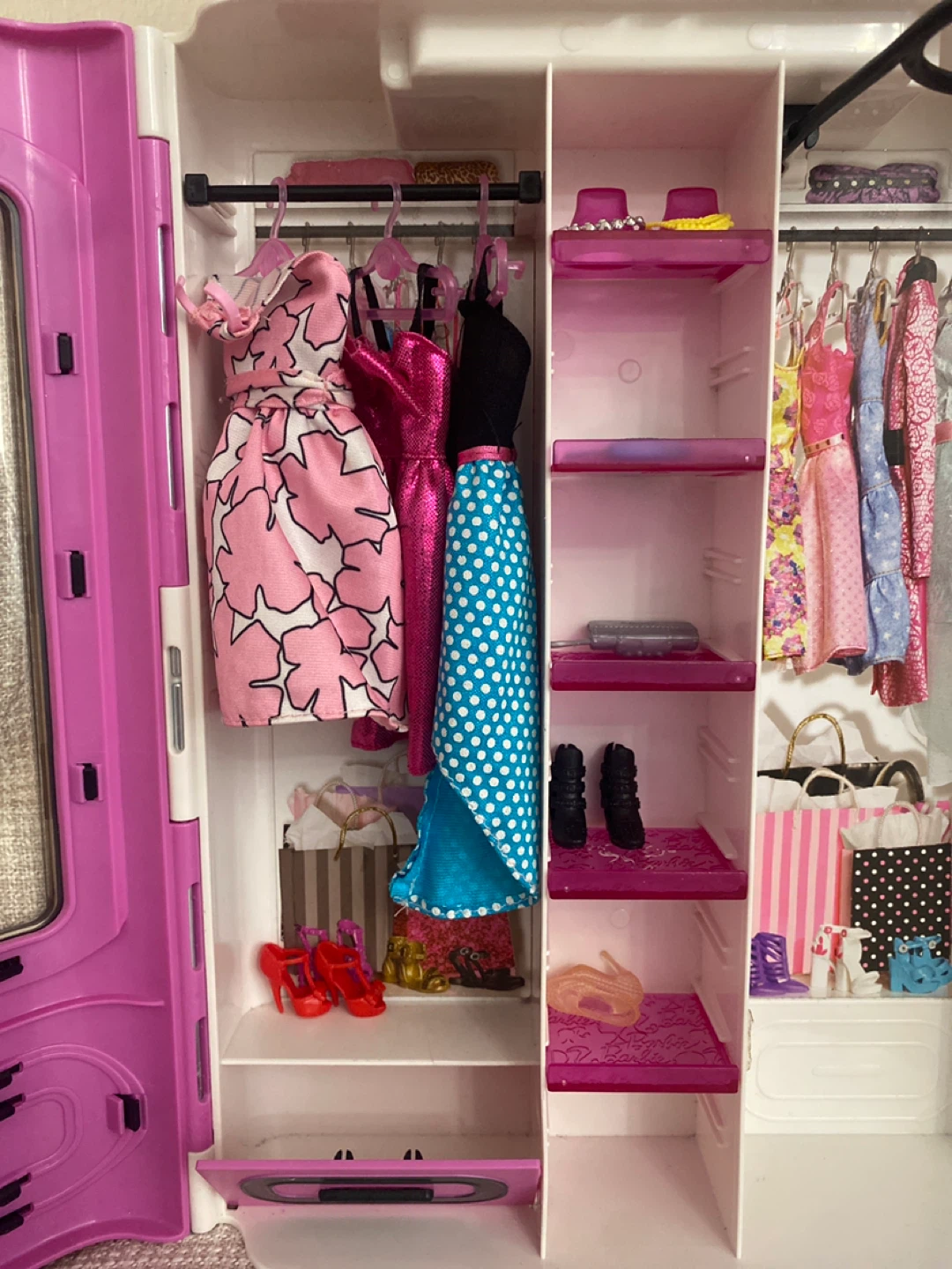 Barbie Doll Wardrobe with Accessories - photo 3