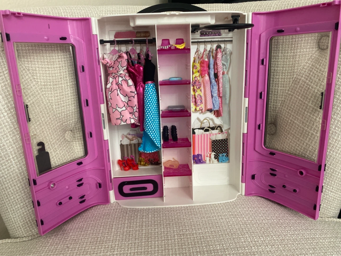 Barbie Doll Wardrobe with Accessories - photo 2