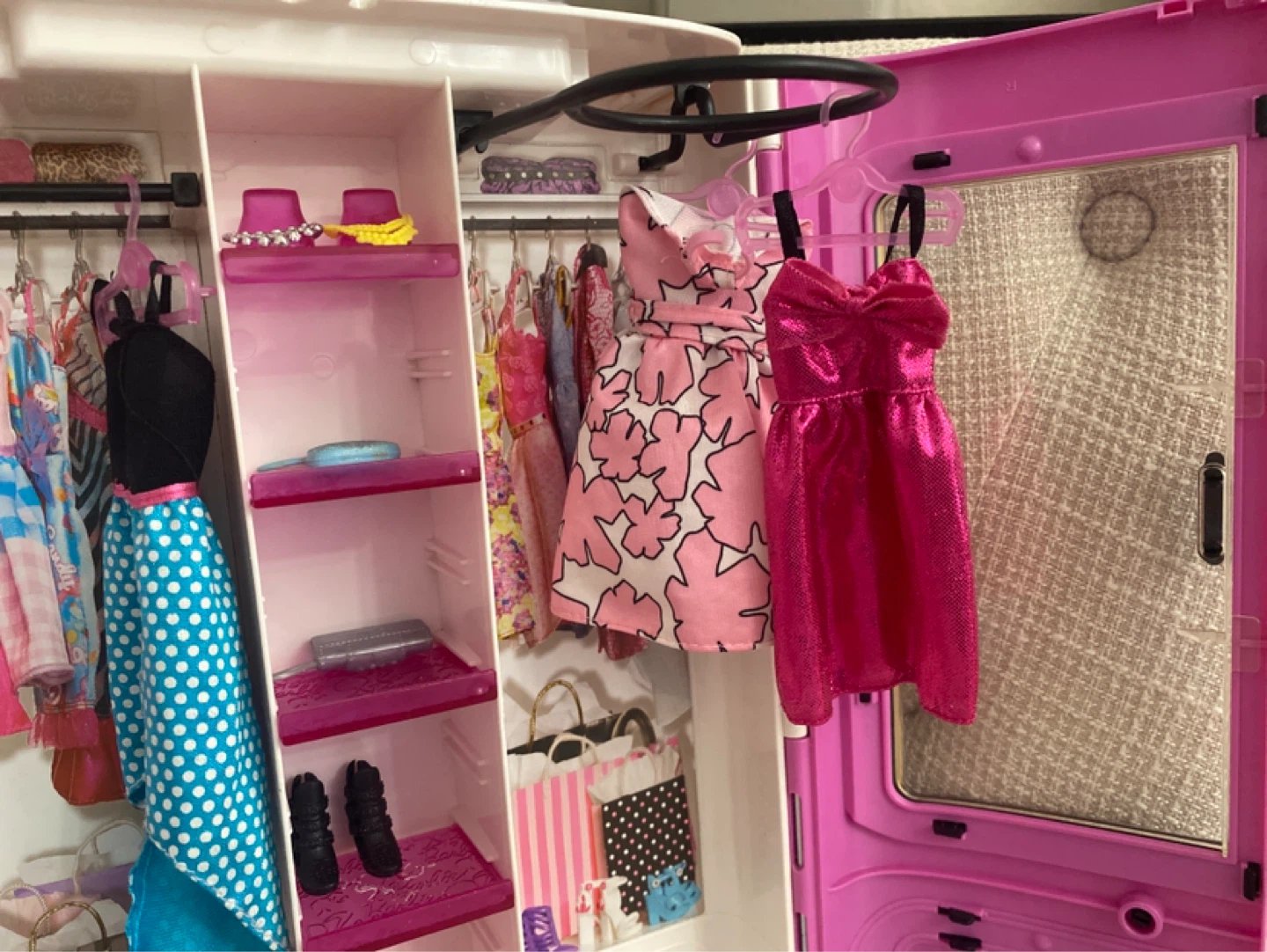 Barbie Doll Wardrobe with Accessories - photo 4