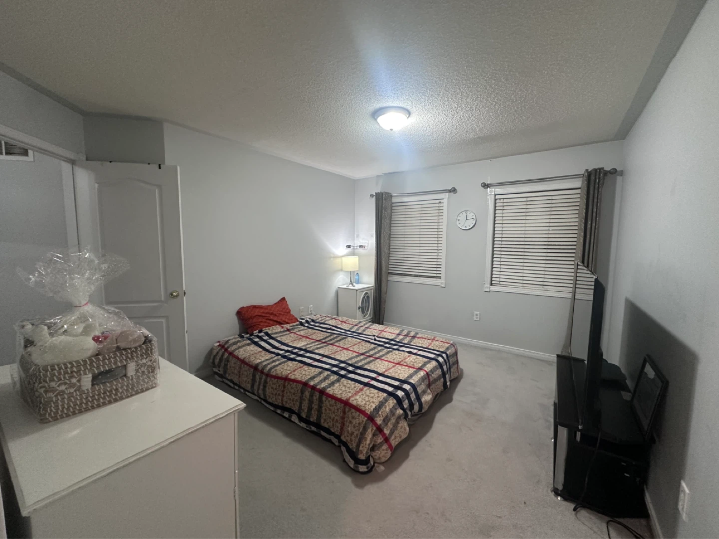 Private  bedroom for rent. for female tenants only.