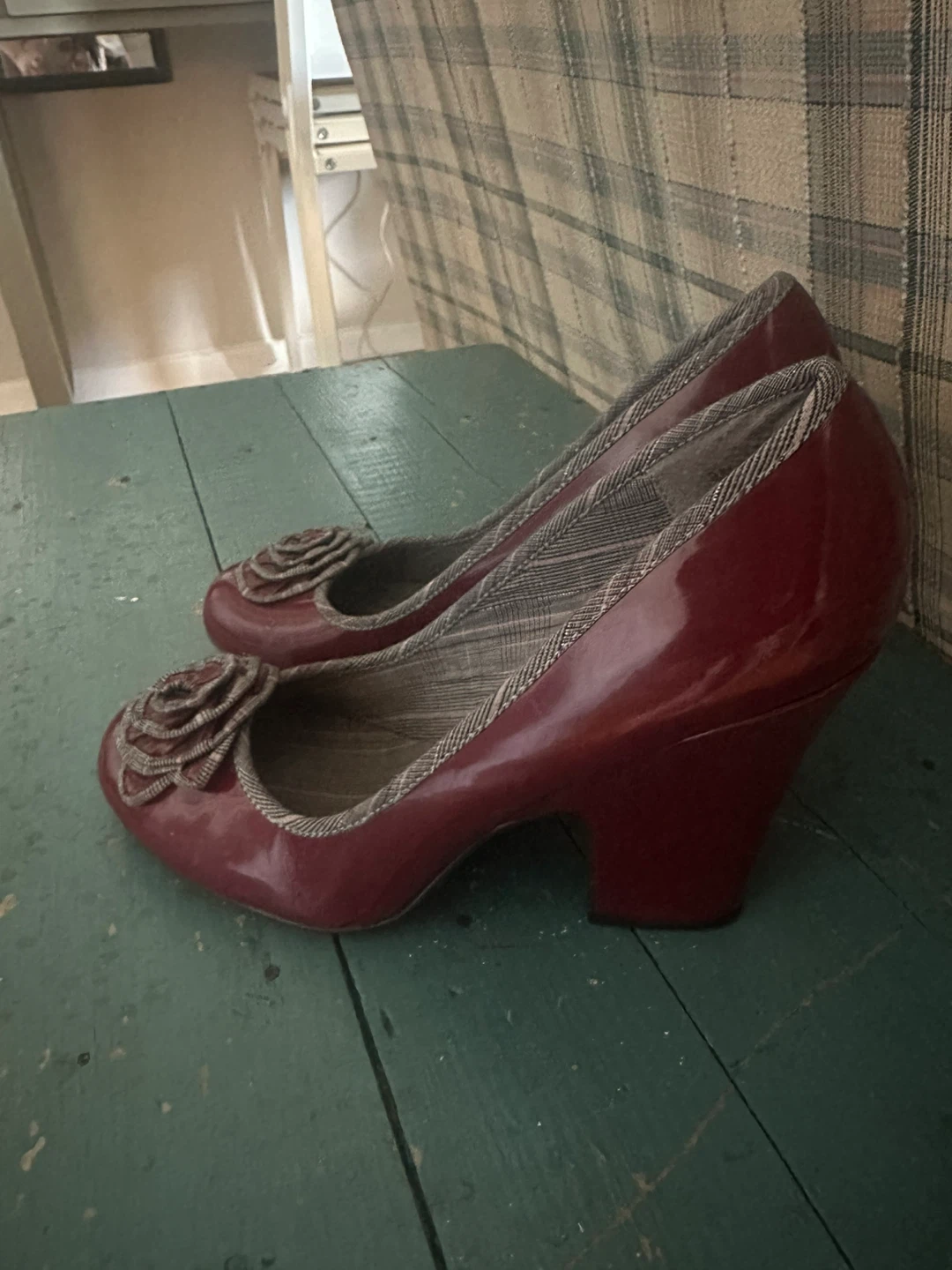 MIA Women's Red Heels with Flower Detail - photo 2