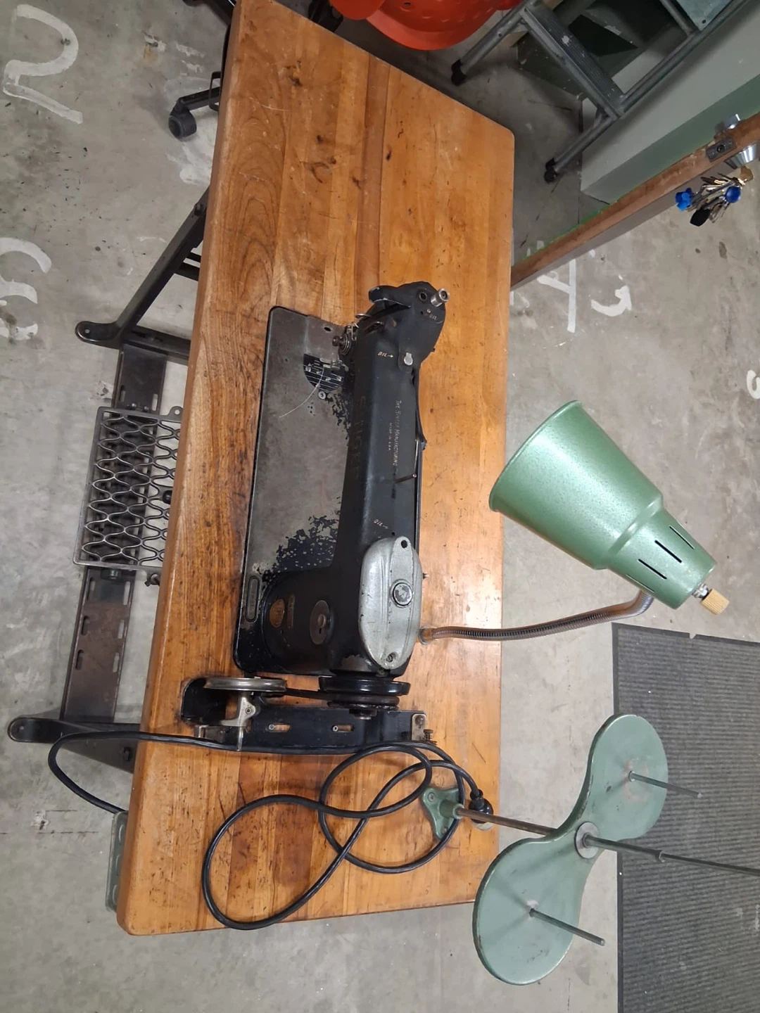 Vintage Singer Sewing Machine - photo 2