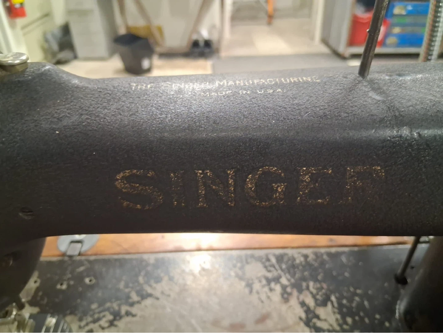 Vintage Singer Sewing Machine - photo 3