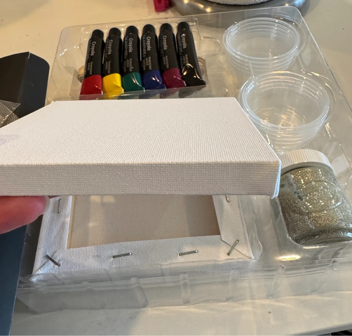 Brand New Crayola Paint Pour Canvas Art Kit - photo 3