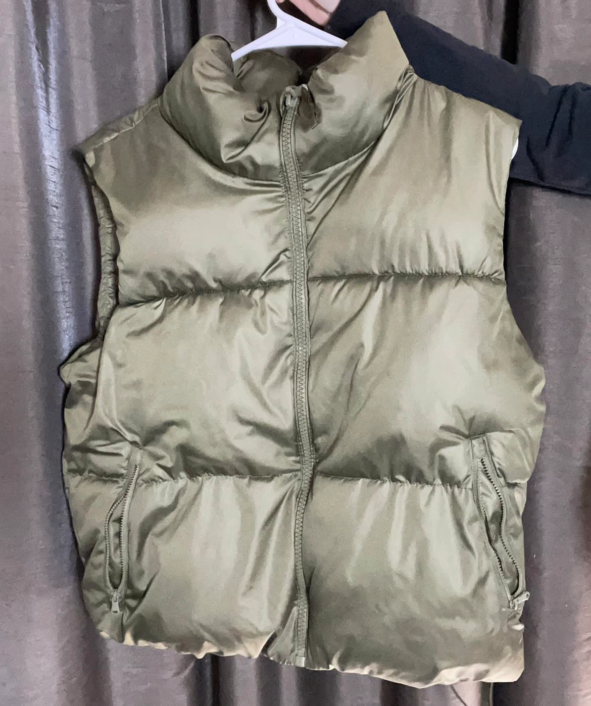 Old Navy Olive Green Spring Puffer Vest S/M Excellent Condition
