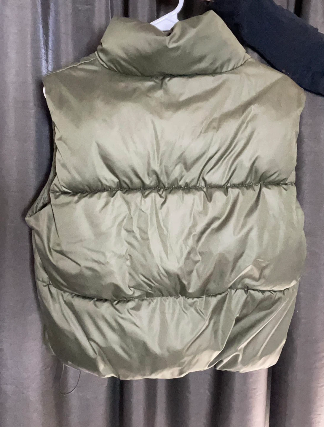 Old Navy Olive Green Spring Puffer Vest S/M Excellent Condition - photo 2