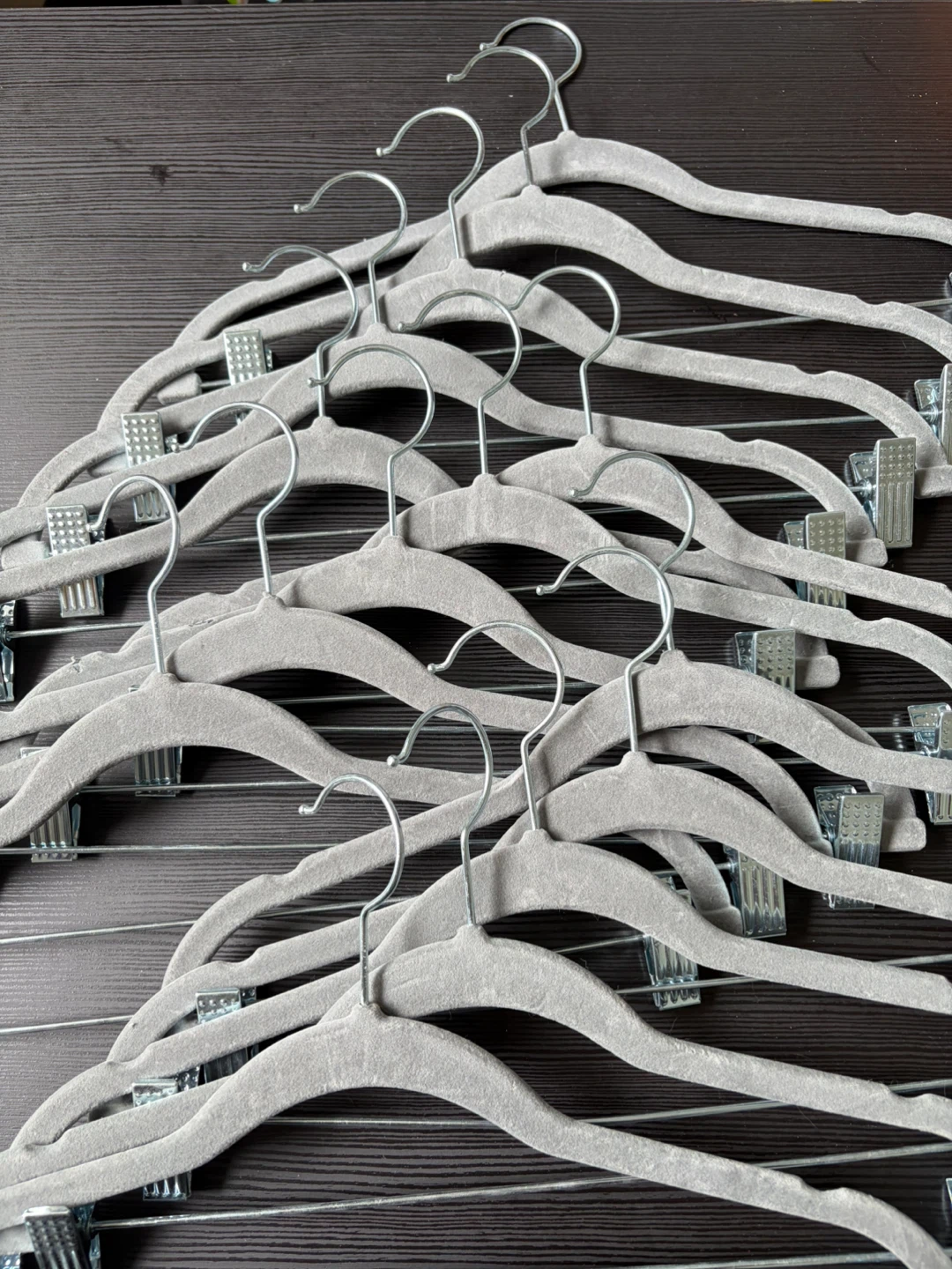 Gray velvet hangers with clips (15pcs)