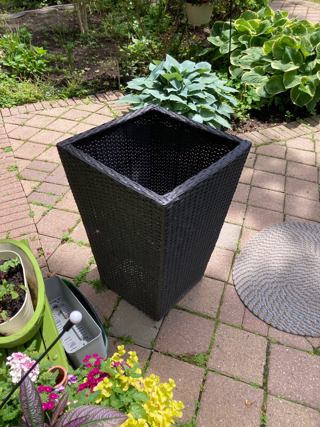 RONA Wicker Planter Pot