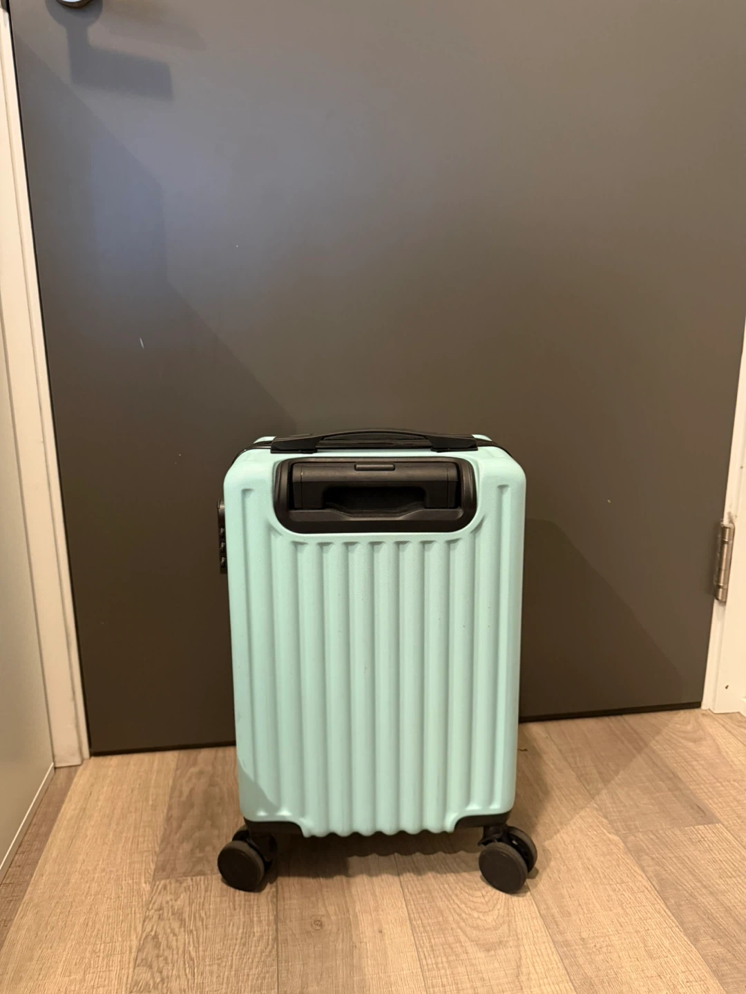 Mint green small suitcase - photo 3