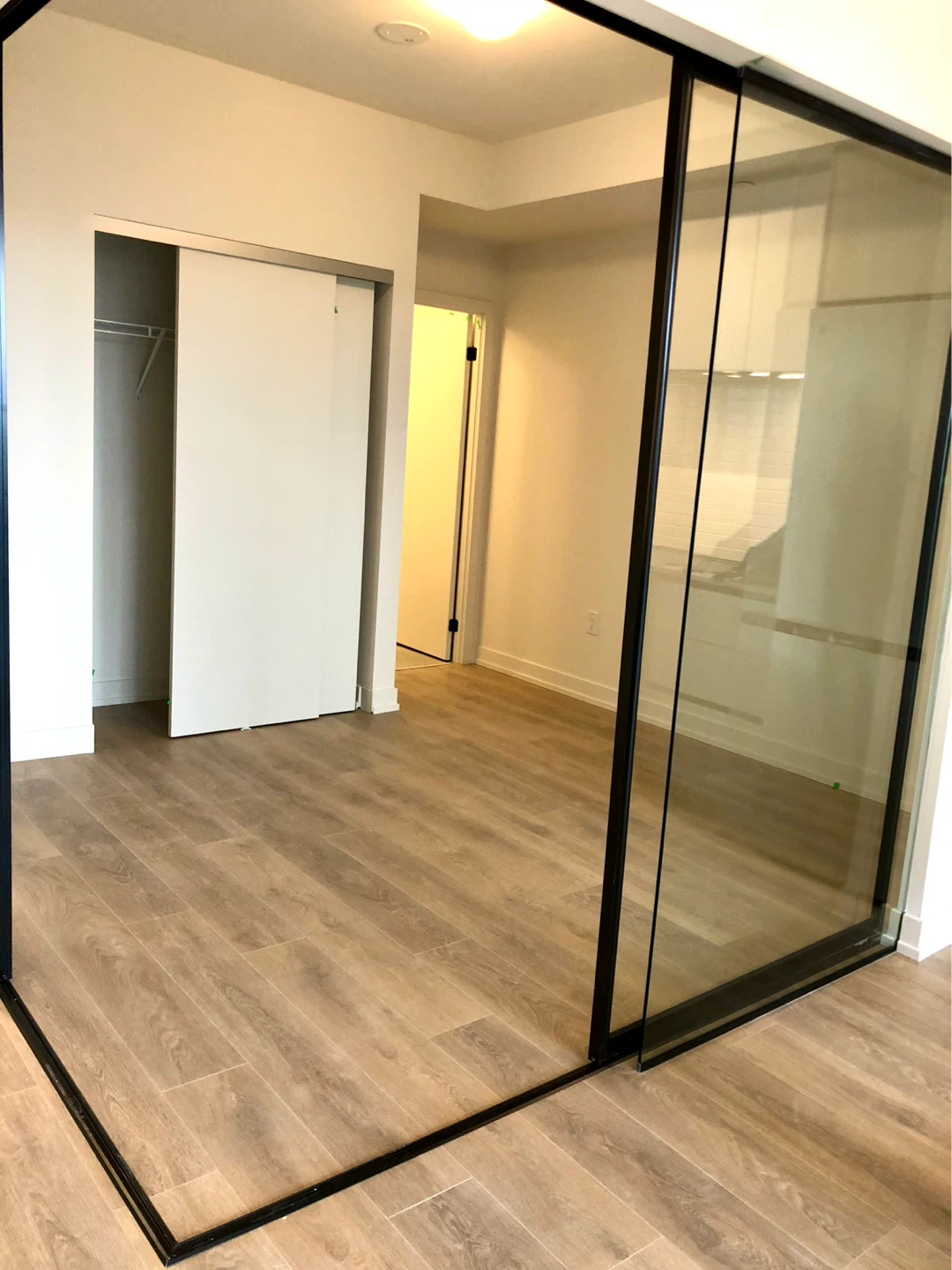 1 bedroom+ 1 Den with 2 full bathrooms - photo 5