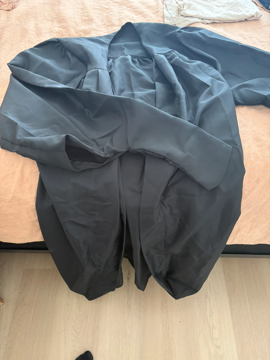 Masters degree robe 5’7”-5’9”