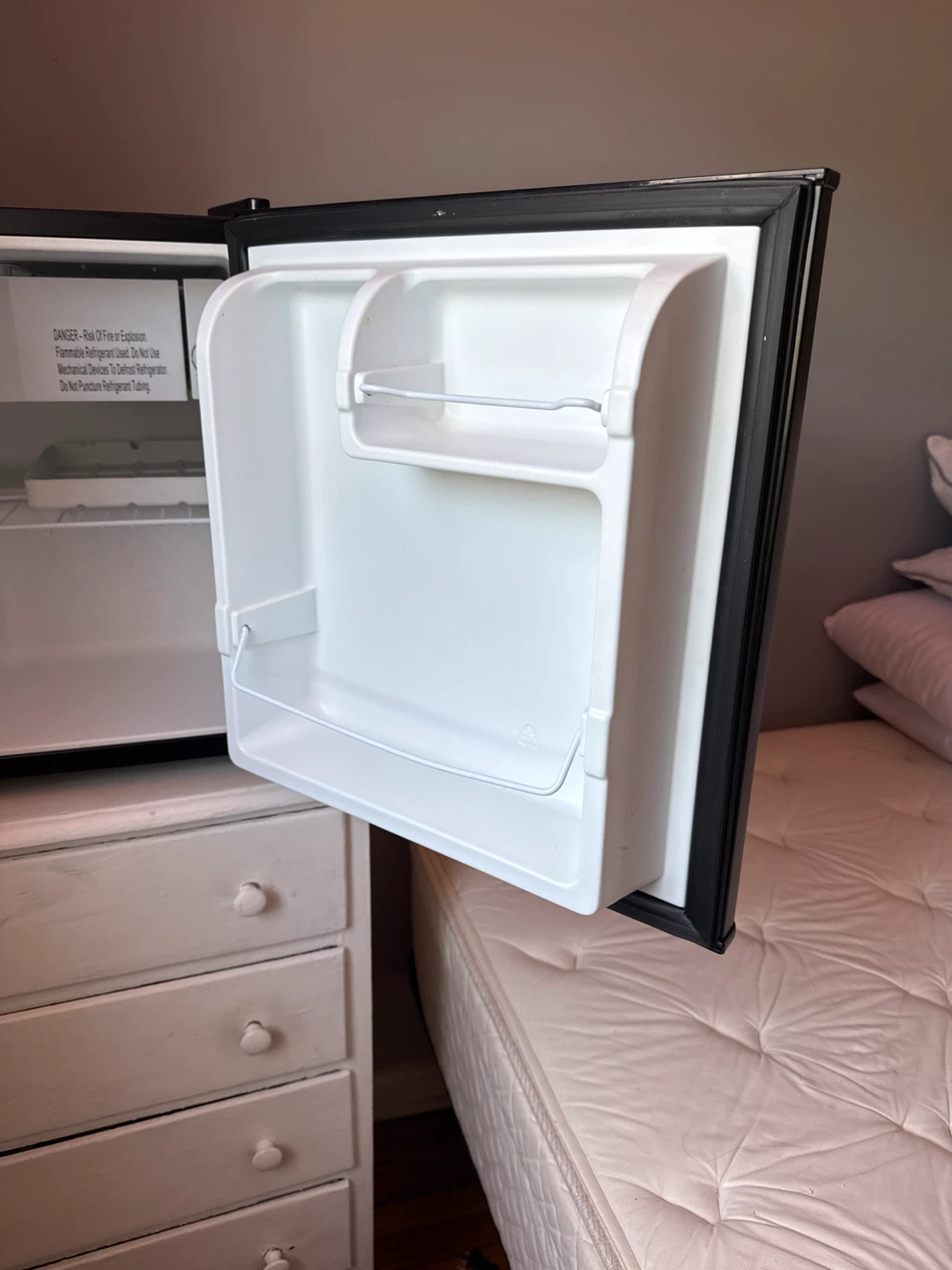Galanz Mini Fridge - photo 2