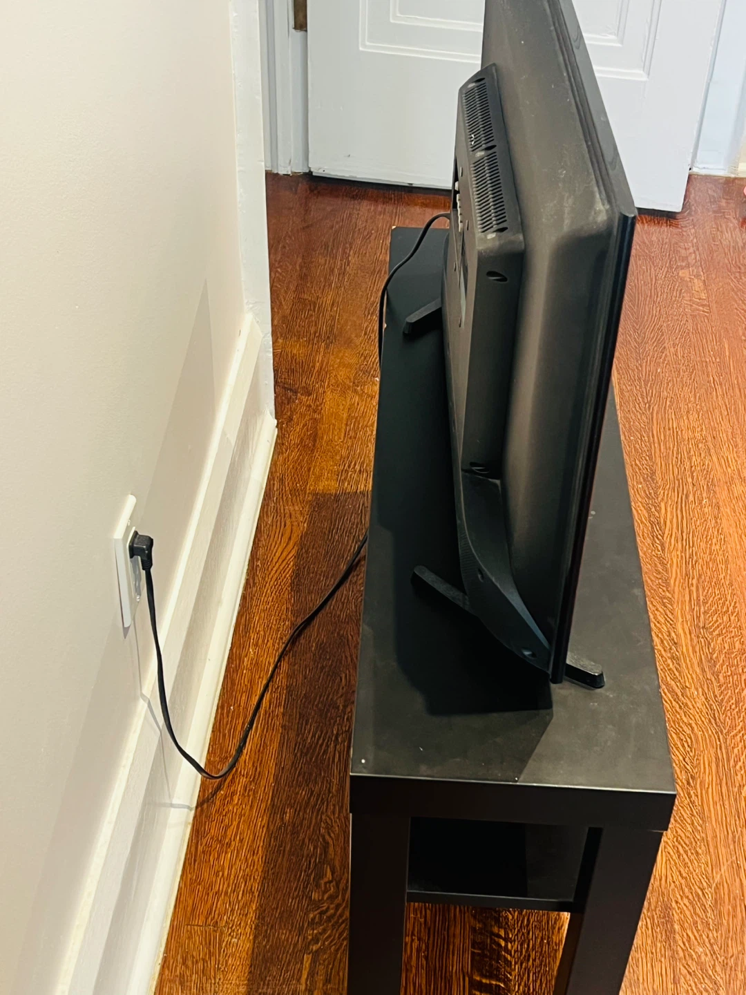 Samsung 32" Smart TV with stand - photo 4