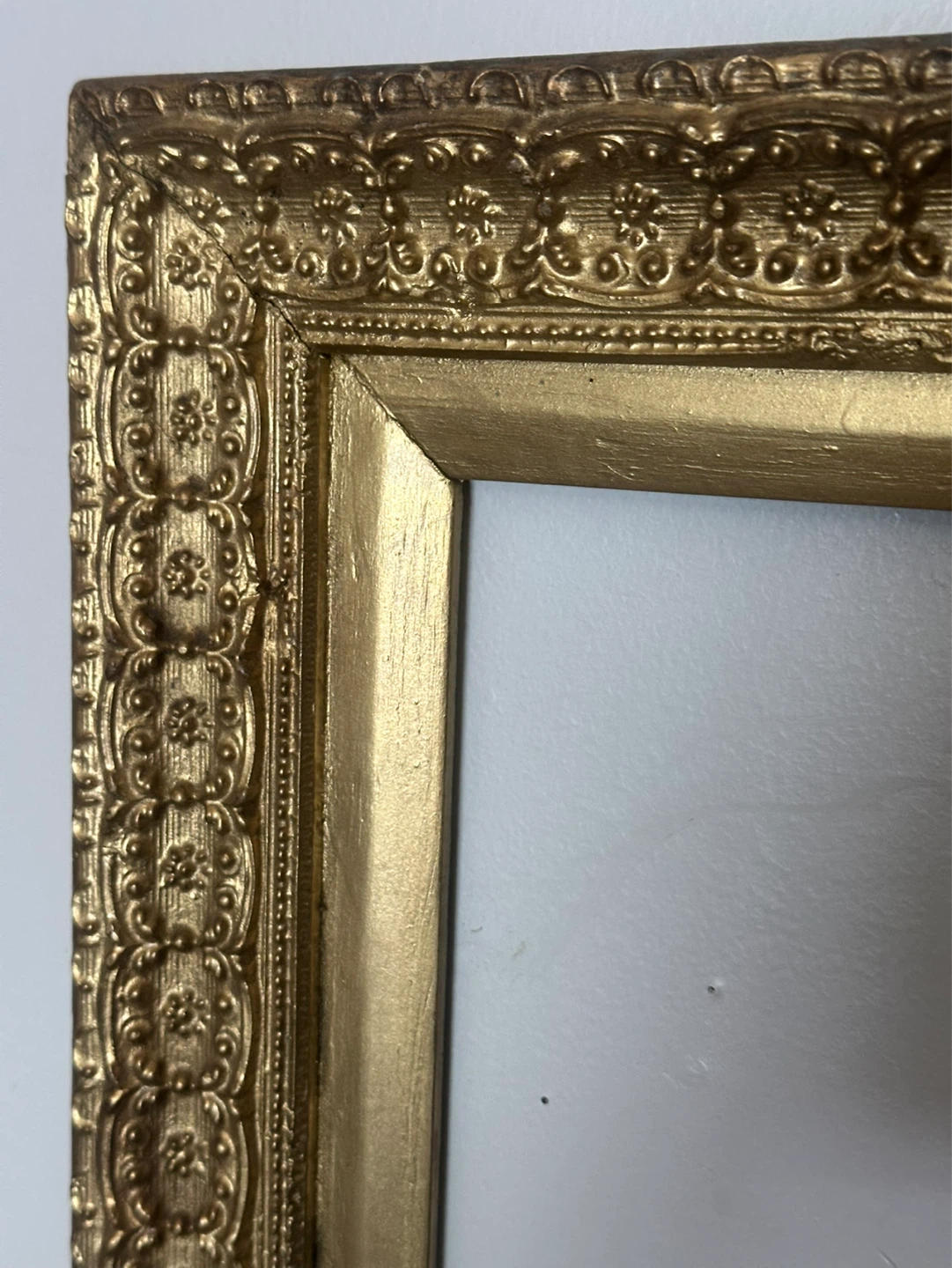 Antique Gold Gilt Trim Picture Frame - photo 3