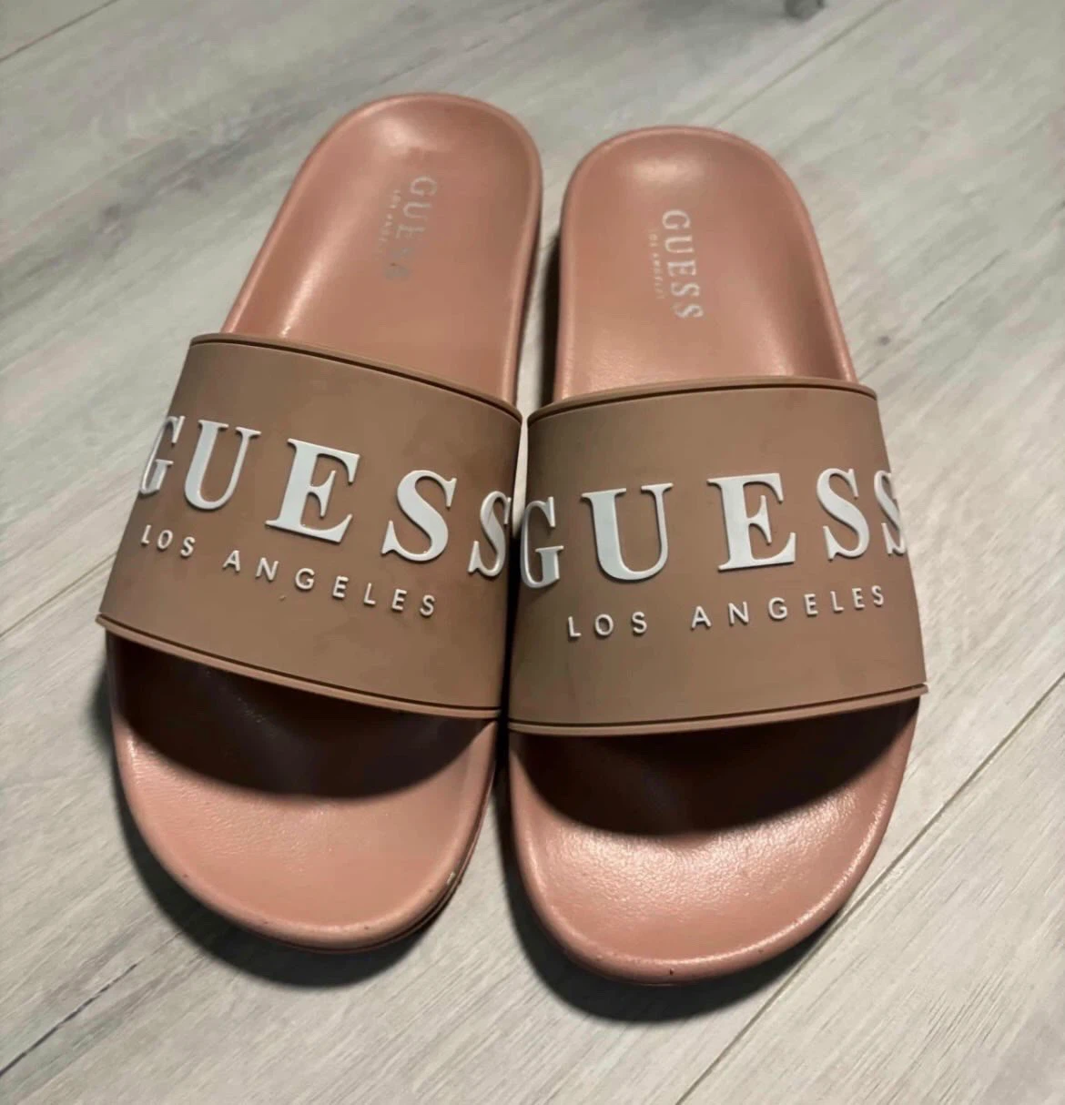 GUESS Pink Slides women’s Summer Sandals ☀️👡 Size 7