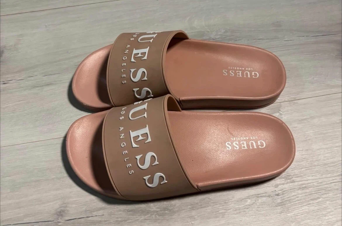 GUESS Pink Slides women’s Summer Sandals ☀️👡 Size 7 - photo 2