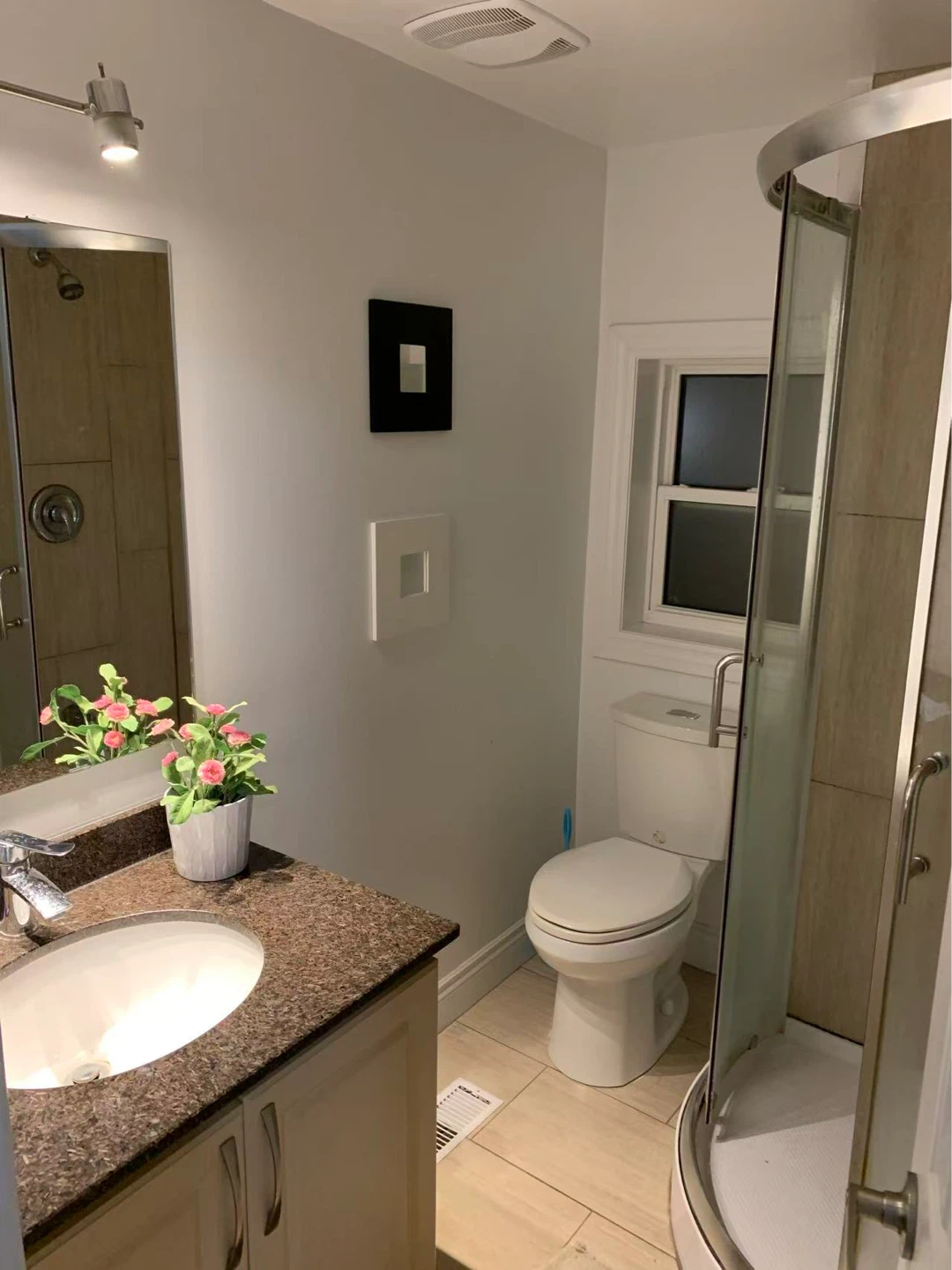 Renting this room for 2 months if interested. - photo 4