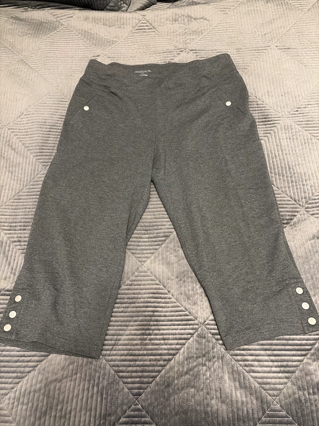 Danskin Women's Grey Capri Pants