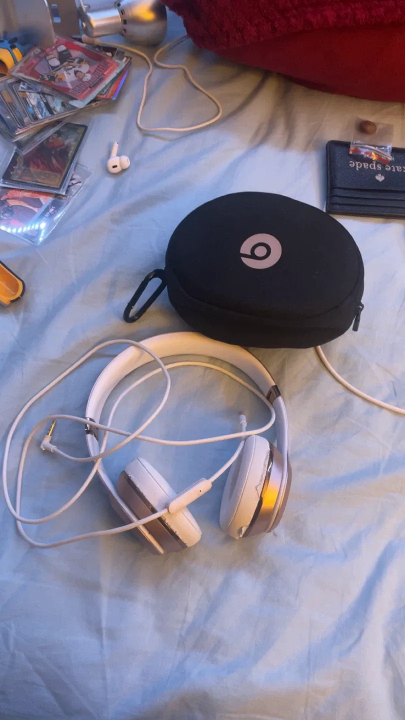 Beats Solo Wireless Gold Headphones