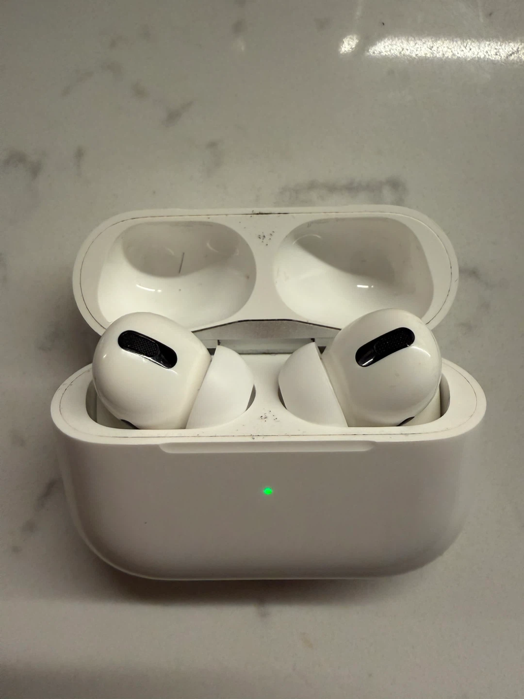 Apple AirPods Pro (1st Gen) with Charging Case and Ear Tips - photo 3