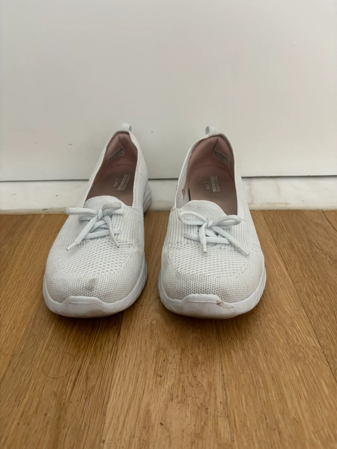 Skechers Goga Mat Plush White Slip-On Sneakers