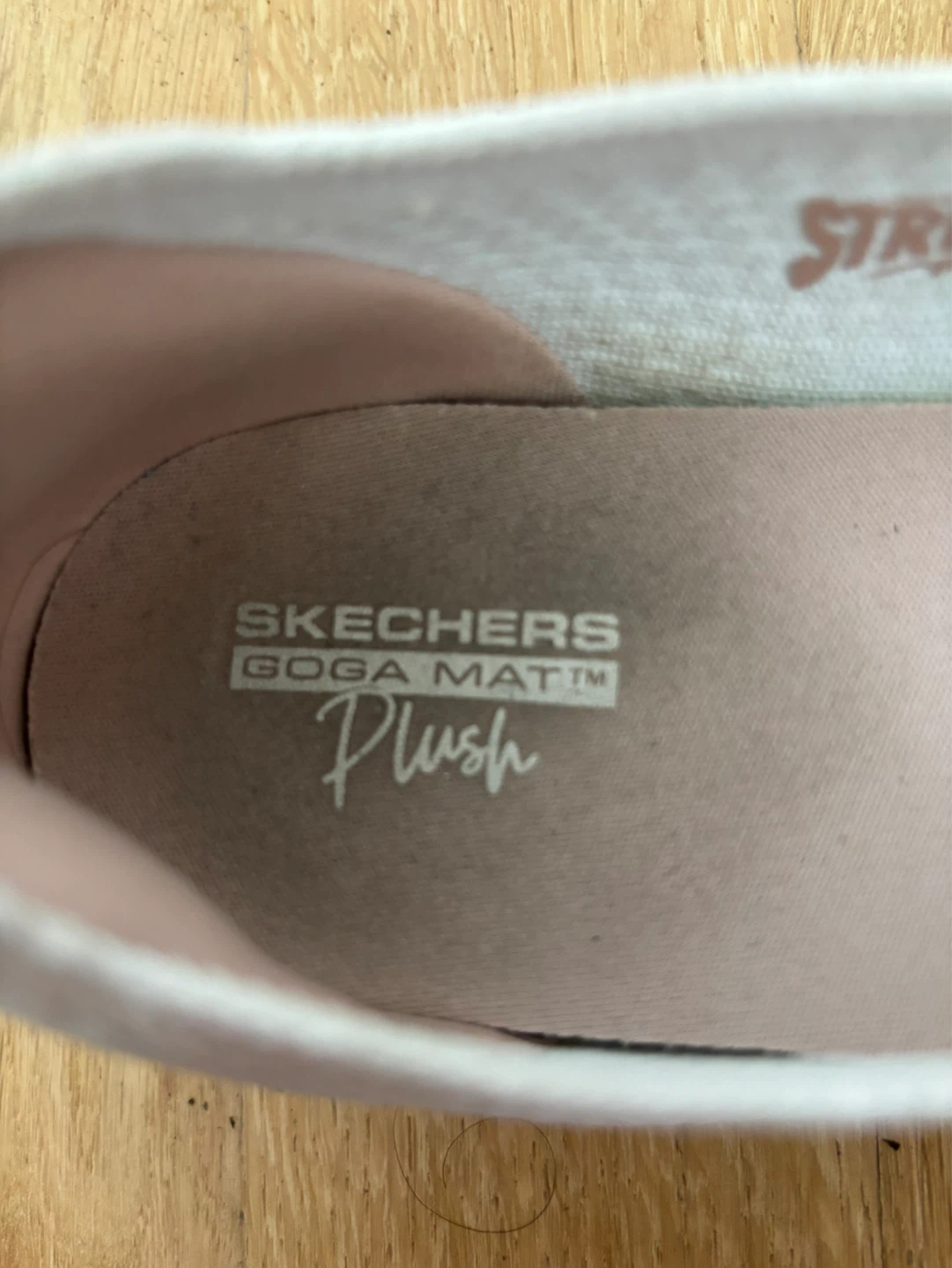 Skechers Goga Mat Plush White Slip-On Sneakers - photo 4