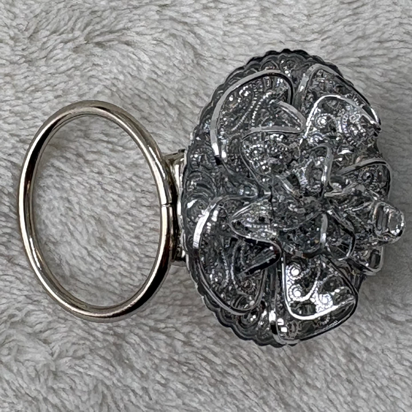Vintage 1950s Silver Tone 3D Filigree Buckle Scarf Clip Flower - photo 3