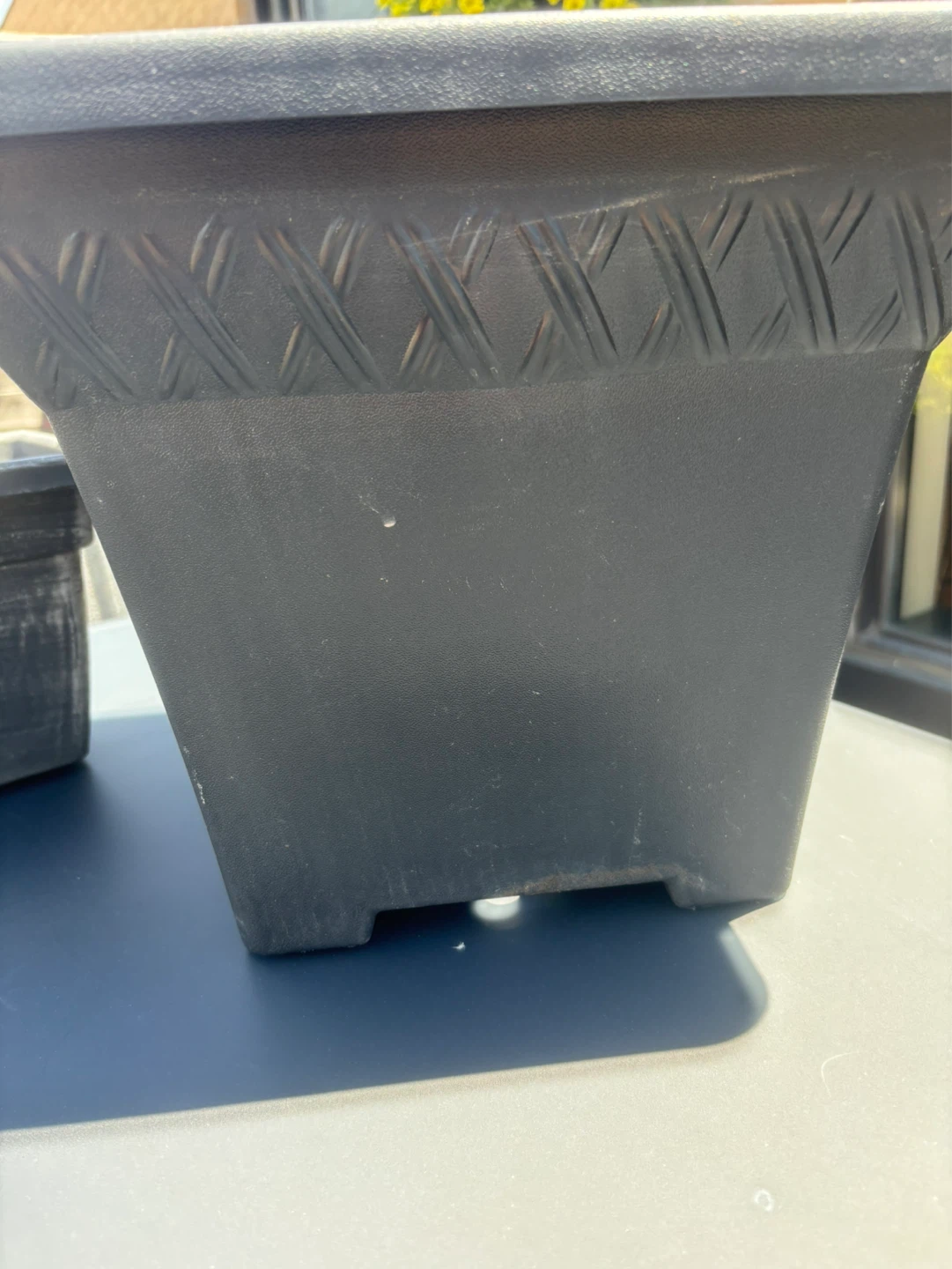 2 Black Plastic Planter pots - photo 3