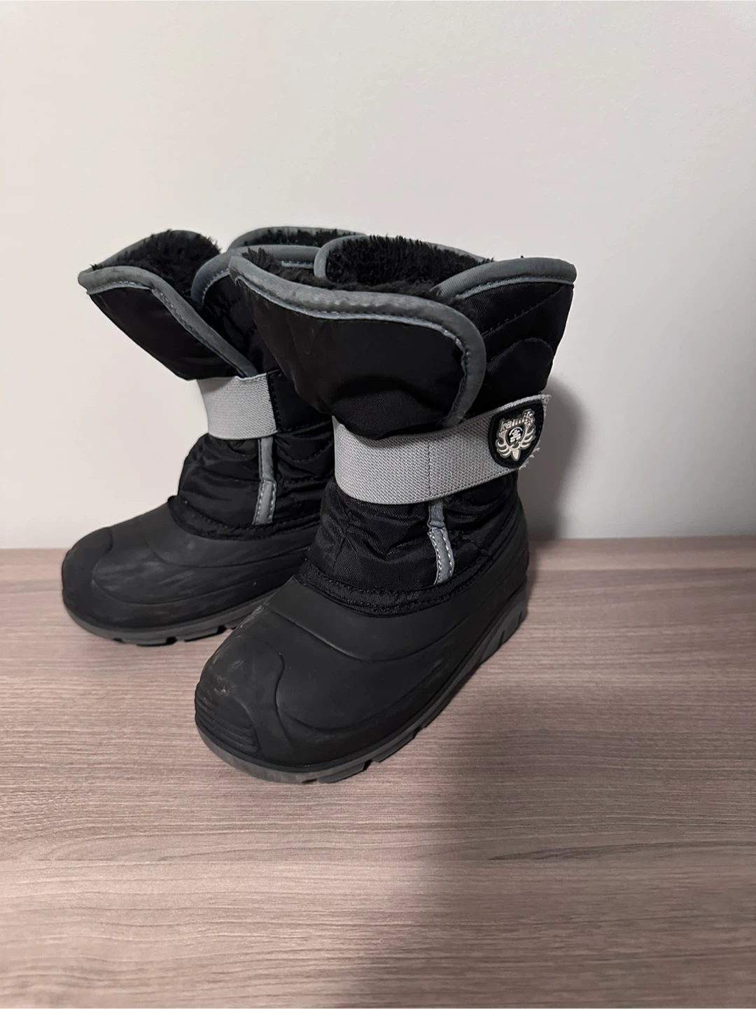 Kamik Black Insulated Snow Boots Kids Size 10 - photo 3