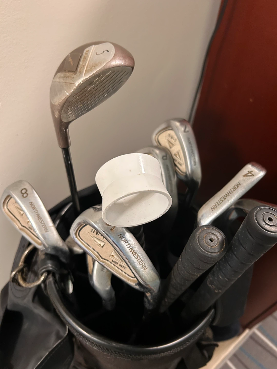 Northwestern Mid Size Golf Club Set, accessories