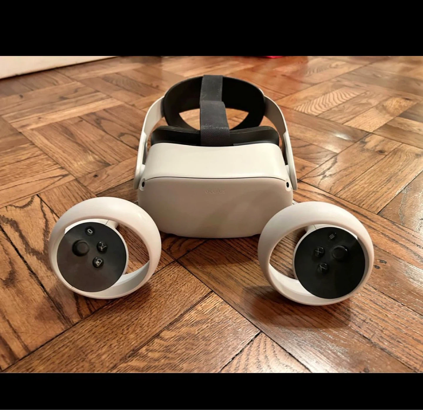Meta Quest 2 VR Headset with Controllers - photo 2