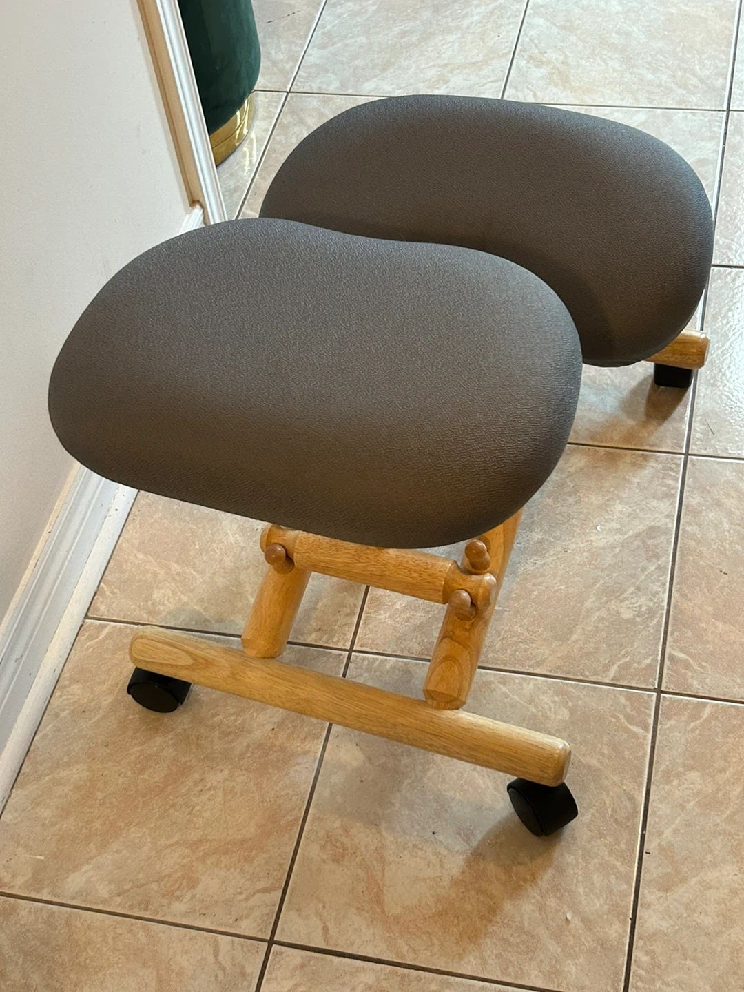 Kneeling Chair with Wooden Frame - photo 3