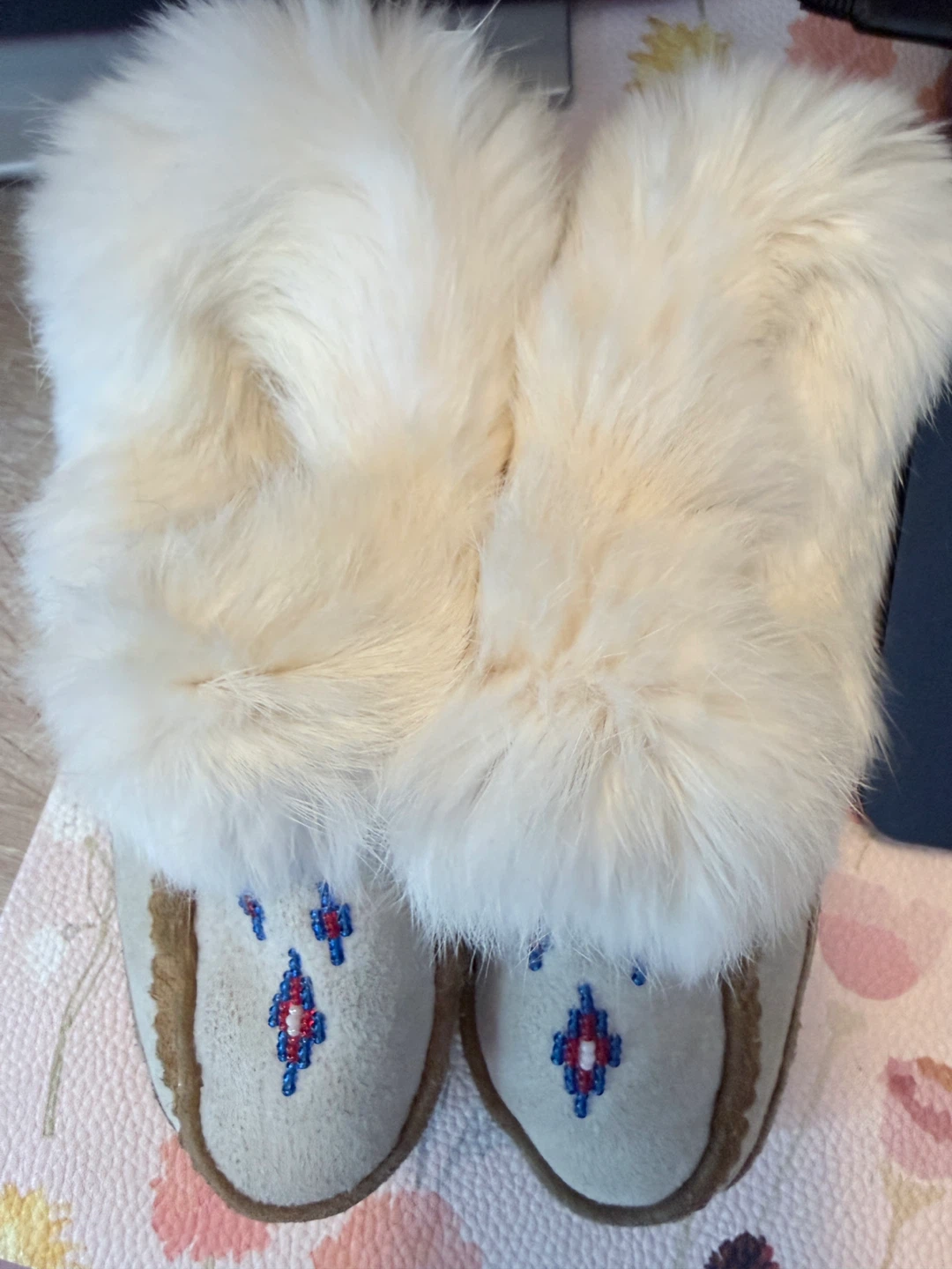 Moccasins with Fur Trim and Beading - photo 4
