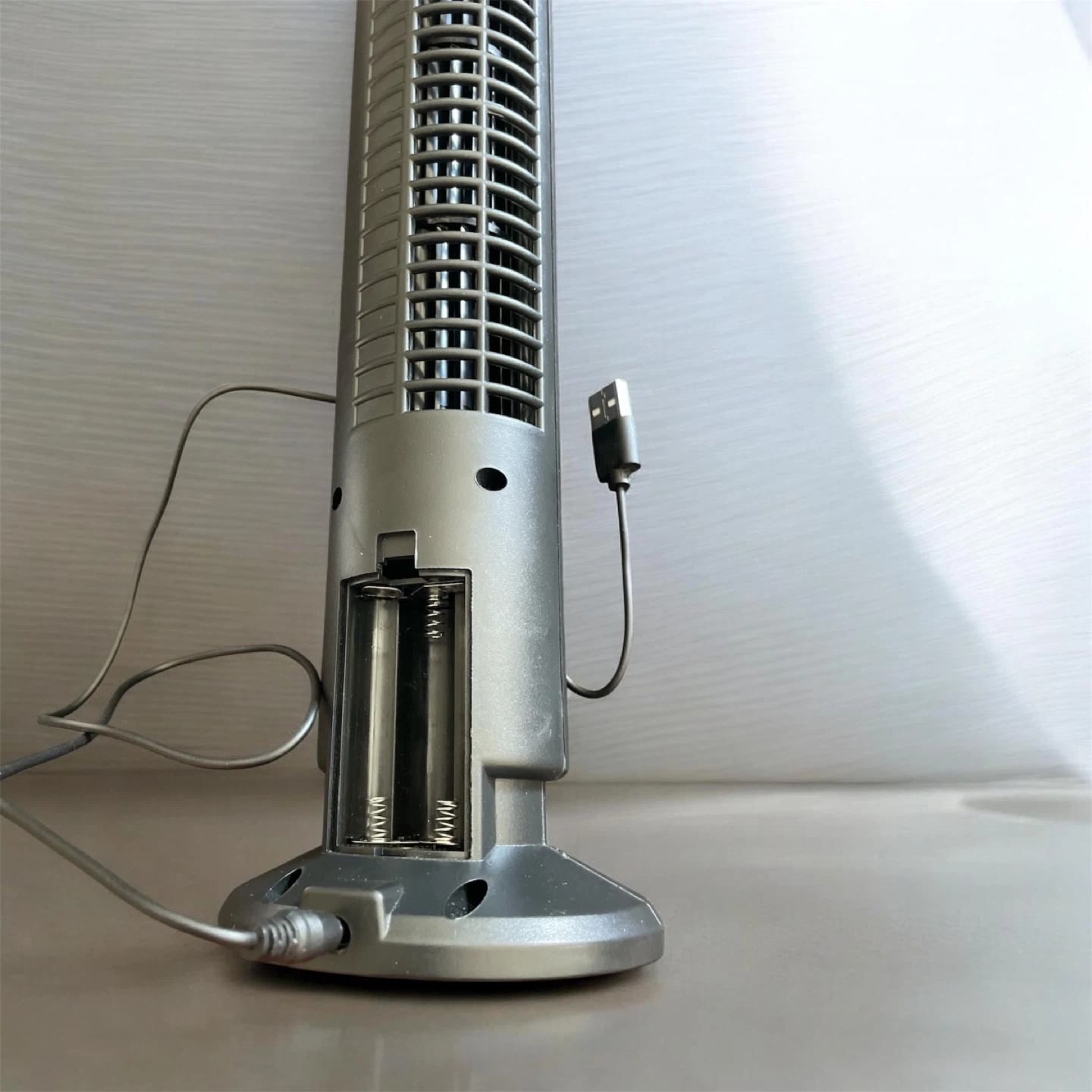 Portable duo USB/battery bladeless Tower Fan and light 13” high - photo 2