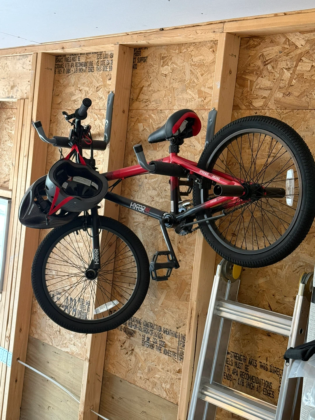 Hyper Spinner BMX Bike with Helmet