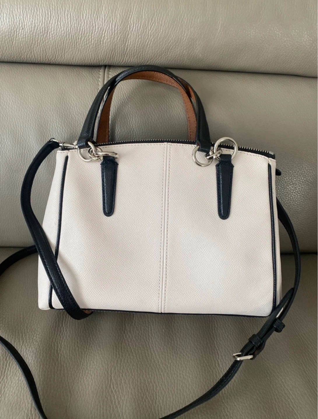 Coach White Leather Handbag with Shoulder Strap - photo 2