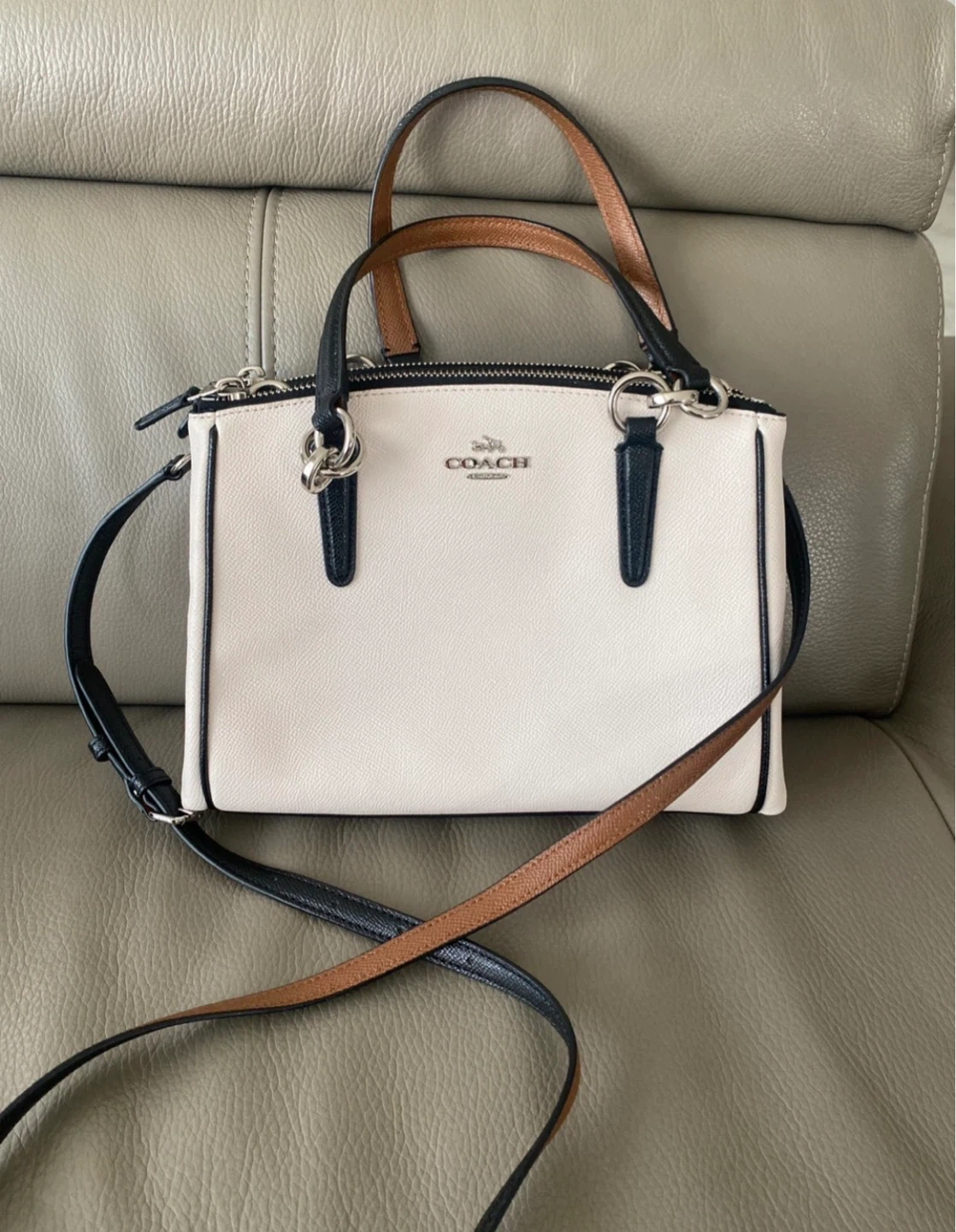 Coach White Leather Handbag with Shoulder Strap
