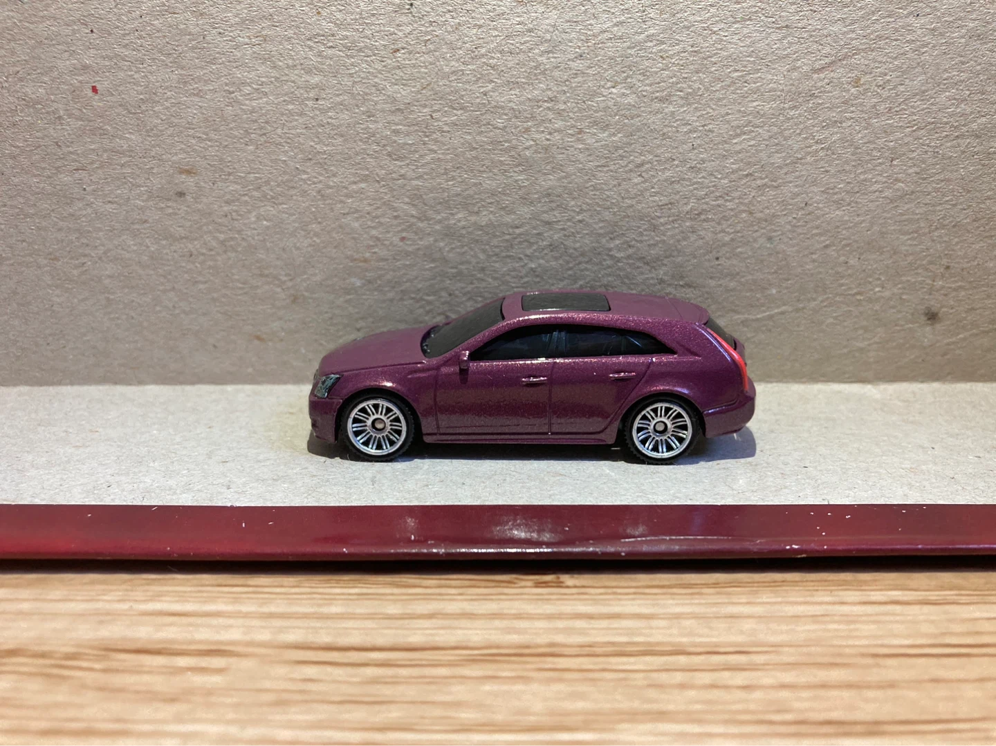 Matchbox Loose / 2010 Cadillac CTS Wagon / Purple - photo 3
