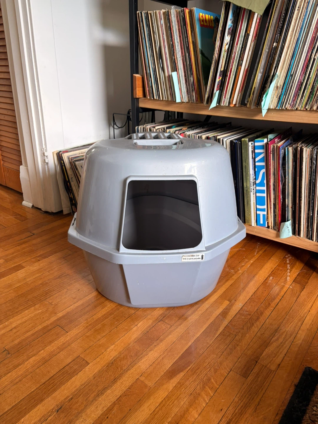 Large enclosed Cat Litter Box