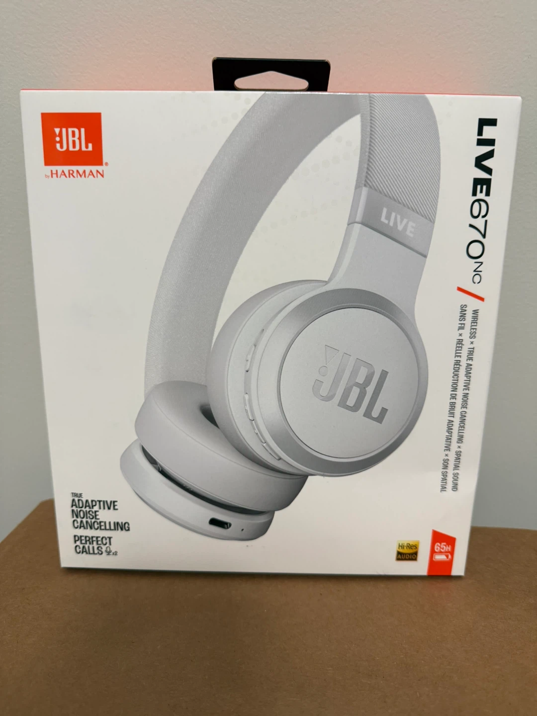 JBL LIVE 670NC Wireless Headphones