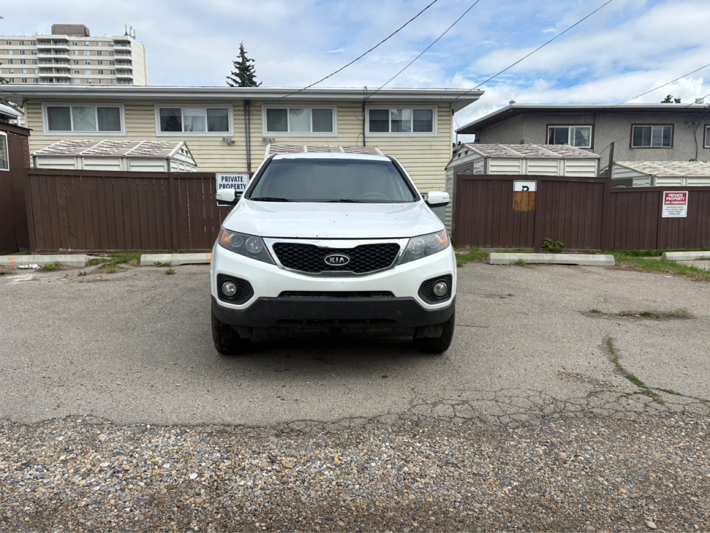 White Kia Sorento SUV