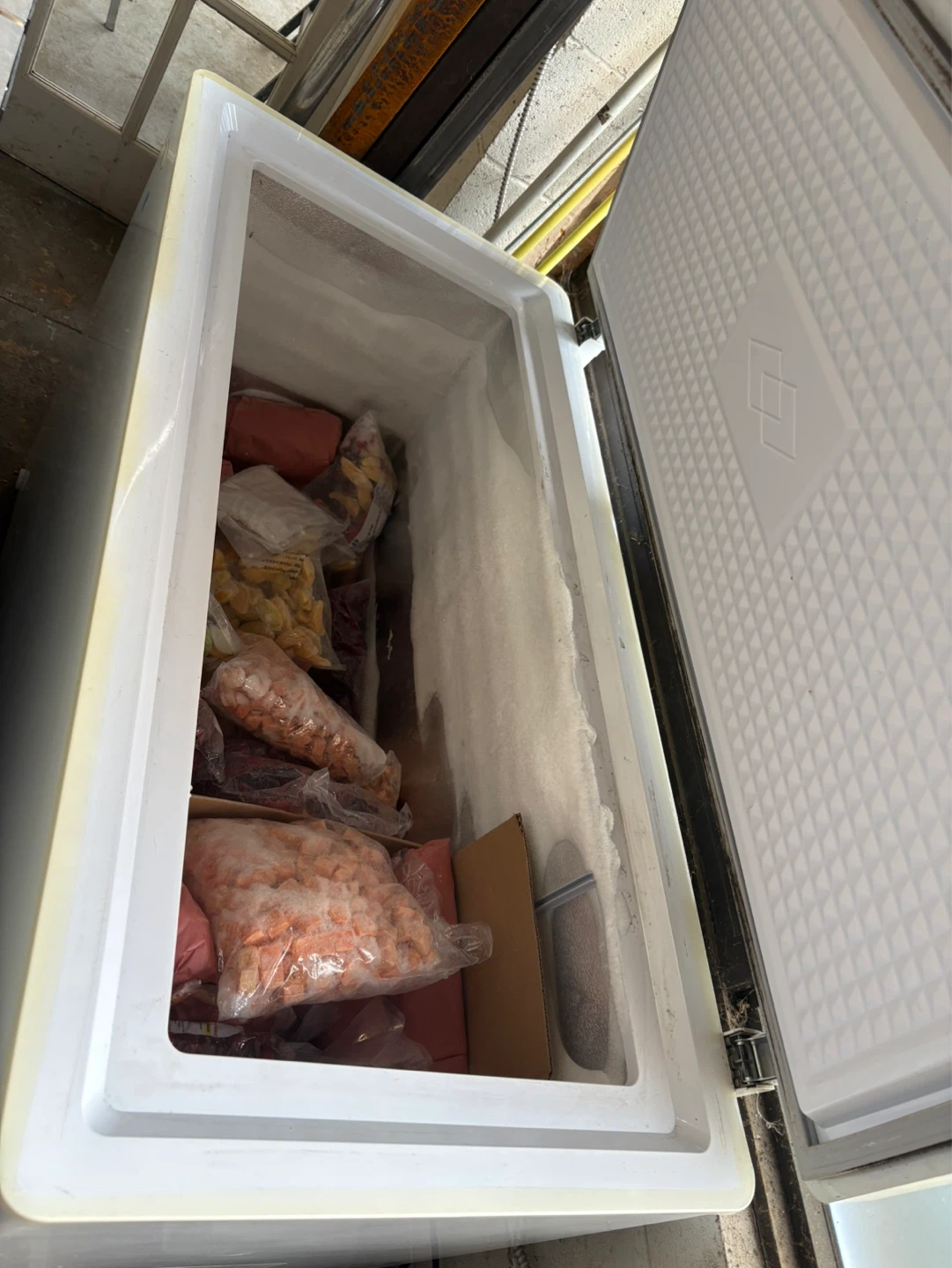 White Chest Freezer | 10 Cubic feet of Storage - photo 2