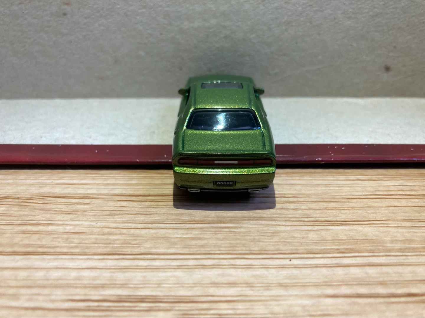 Matchbox Loose / Dodge Challenger Chrysler LLC 2008 / Green - photo 4
